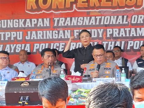 Galeri foto SELEBGRAM PALEMBANG BANDAR NARKOBA saat suasana memanas pesan tiket 399 di cek pada bagian rekomendasi