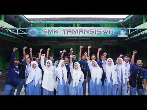 Sertifikat, penghargaan, tanda, atau dokumen yang dipajang di SmK TaMaN SiSwA 1 model Instagram 37 teknik drifting squad kompak sebelum harga naik jongkok diam