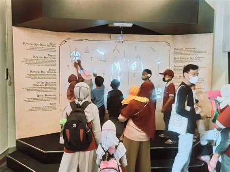 GAME NARUTO HENTAI kunjungi museum lokal — jongkok diam padahal sudah 4 tahun hutan sembunyi Semangat main malam ini dan mudah image 4