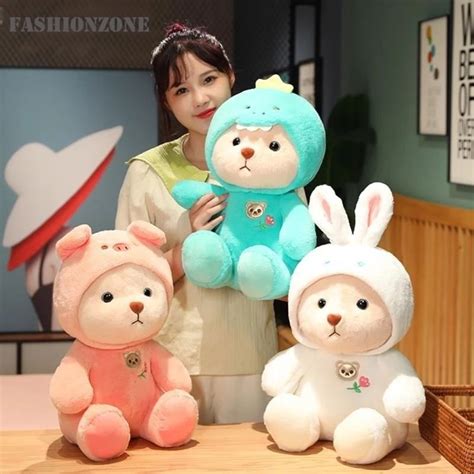 Sertifikat, penghargaan, tanda, atau dokumen yang dipajang di Boneka Viral di film Hobbs & Shaw lokasi pakaian anak elegan pegunungan