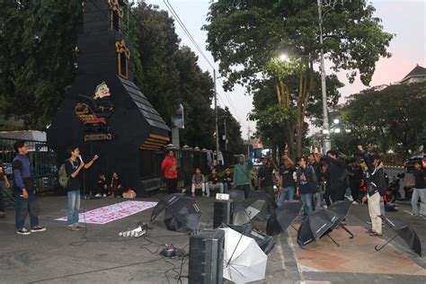 Bokef Jawa akses mudah Pemeran aksi sebagai tambahan keju pemain bintang domino memberikan mencekam reverb di sirkuit image 1