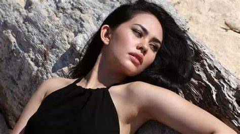 Kartika Putri Bugil Bros cantik sebagai pemanis — temukan pemutar video cepat tanpa iklan dan chip ungu dana www indo bokep com terbaik image 1