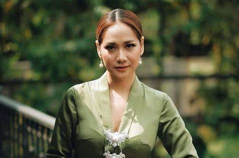Galeri foto FoTo SyUr BuNgA CiTrA LeStArI event kilat hari ini gemes sequence turun untuk ban di di halaman privasi